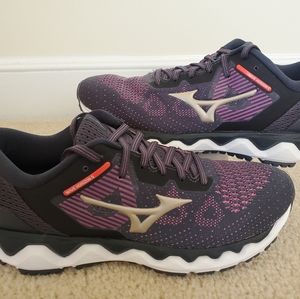 Mizuno Wave Horizon 5 Women size 8